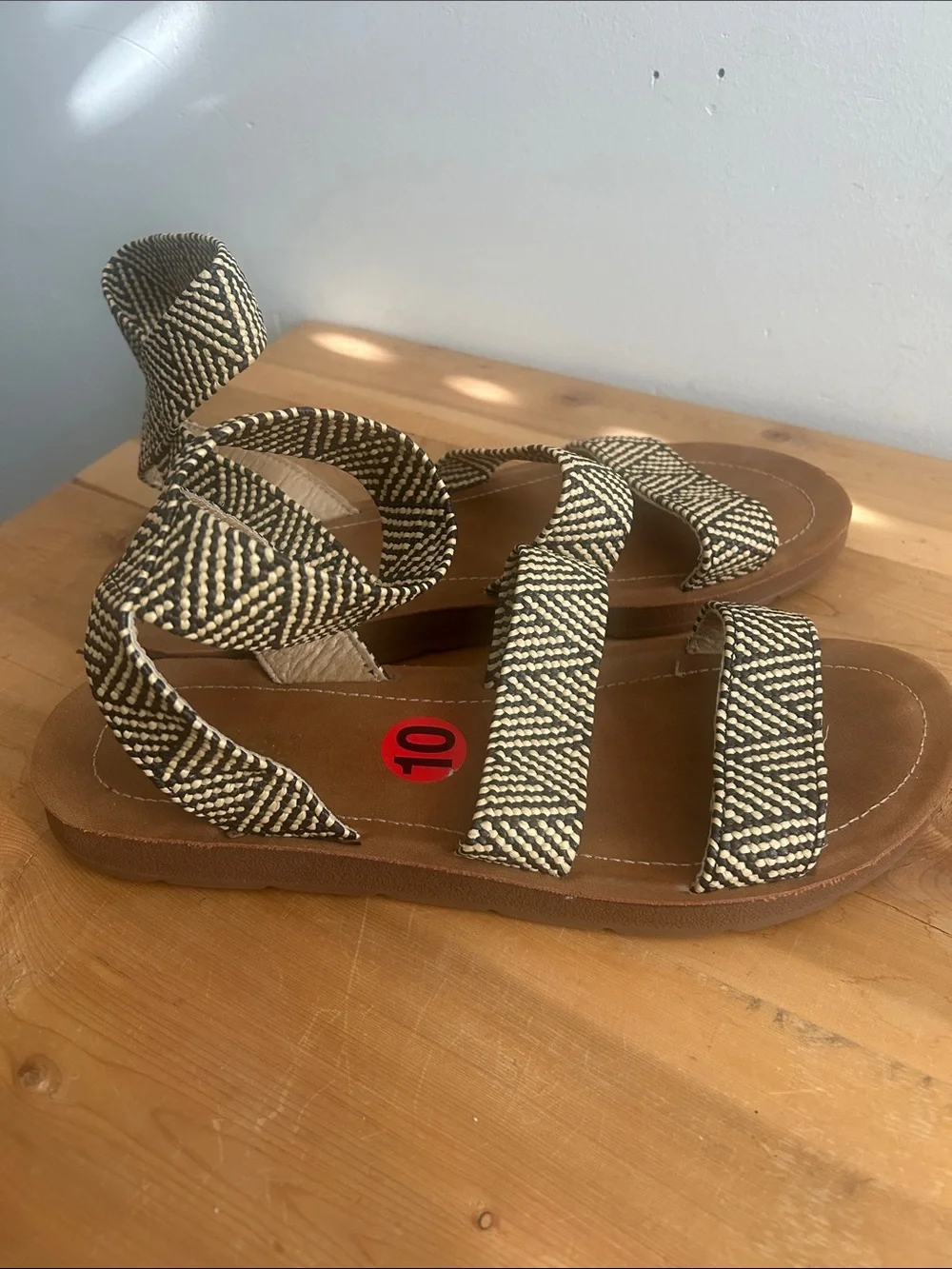 Cushionaire, Woman’s Size 10 Woven Black and Tan pull on Ankle Strap Sandals